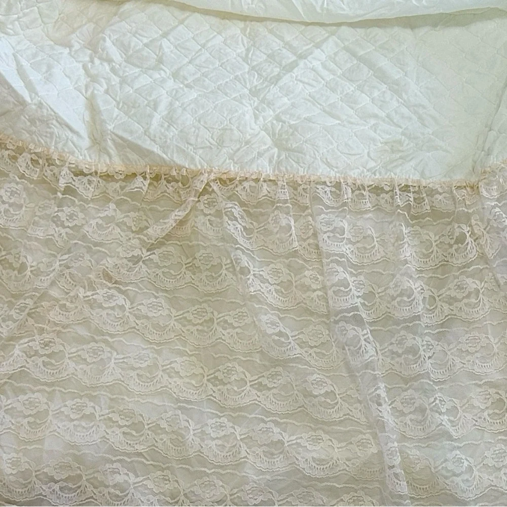 Vintage 1970s Winnie the Pooh Bassinet Lace Skirt Baby Nursery Bedding & Book